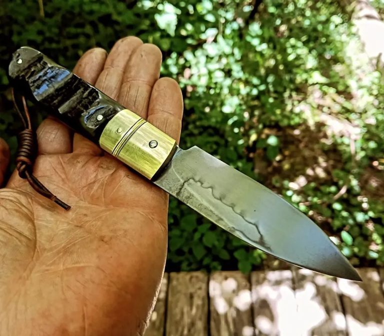 Couteau artisanal manche ne os cerfé, fabriqué main à l'atelier en Ardèche